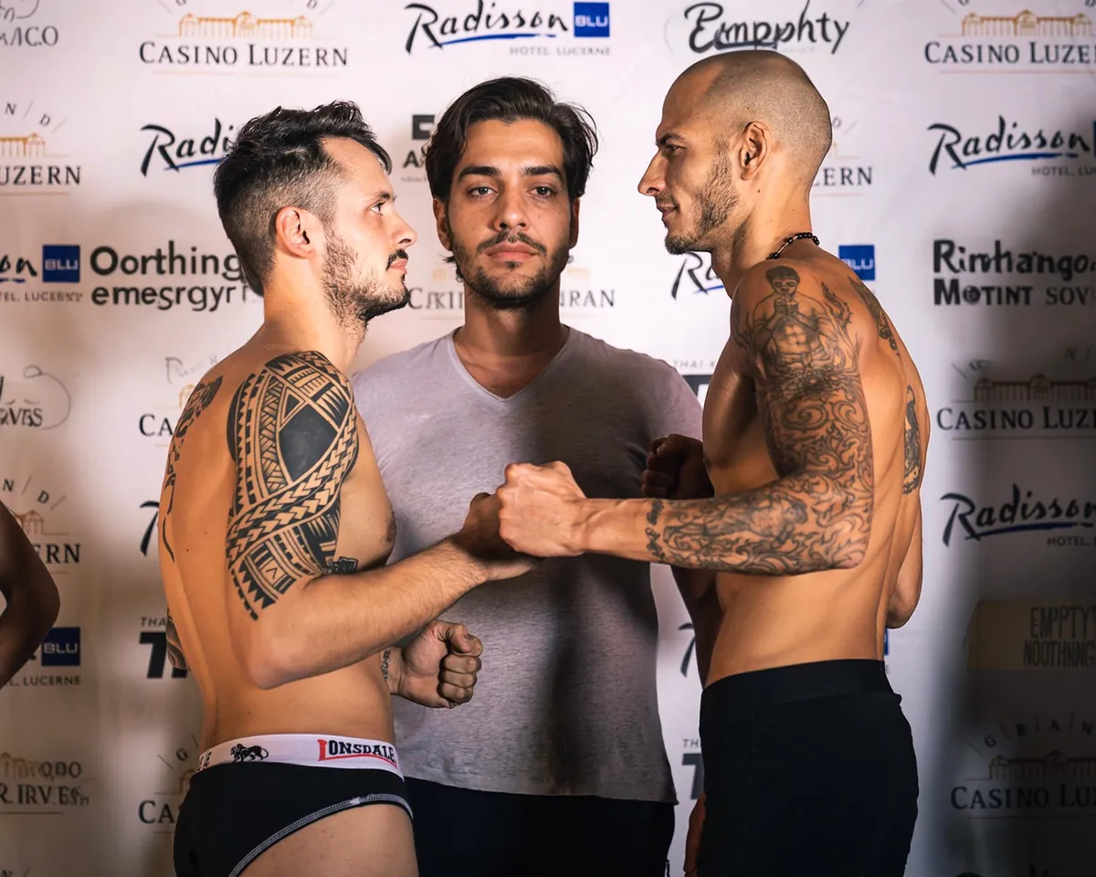 André Ranzenberger beim Weigh-in mit dem italienischen Muay Thai Meister